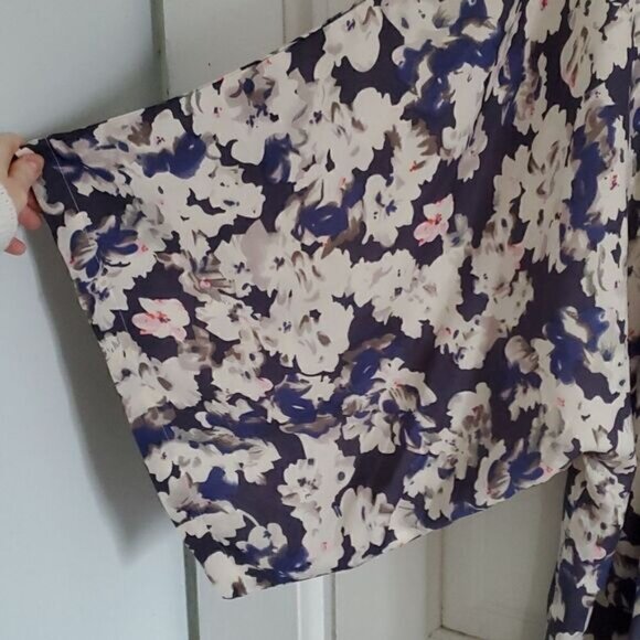 Sim & Sam Floral Kimono Top - Picture 6 of 7